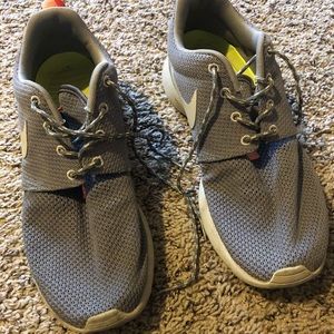 Nike Roche Run shoes